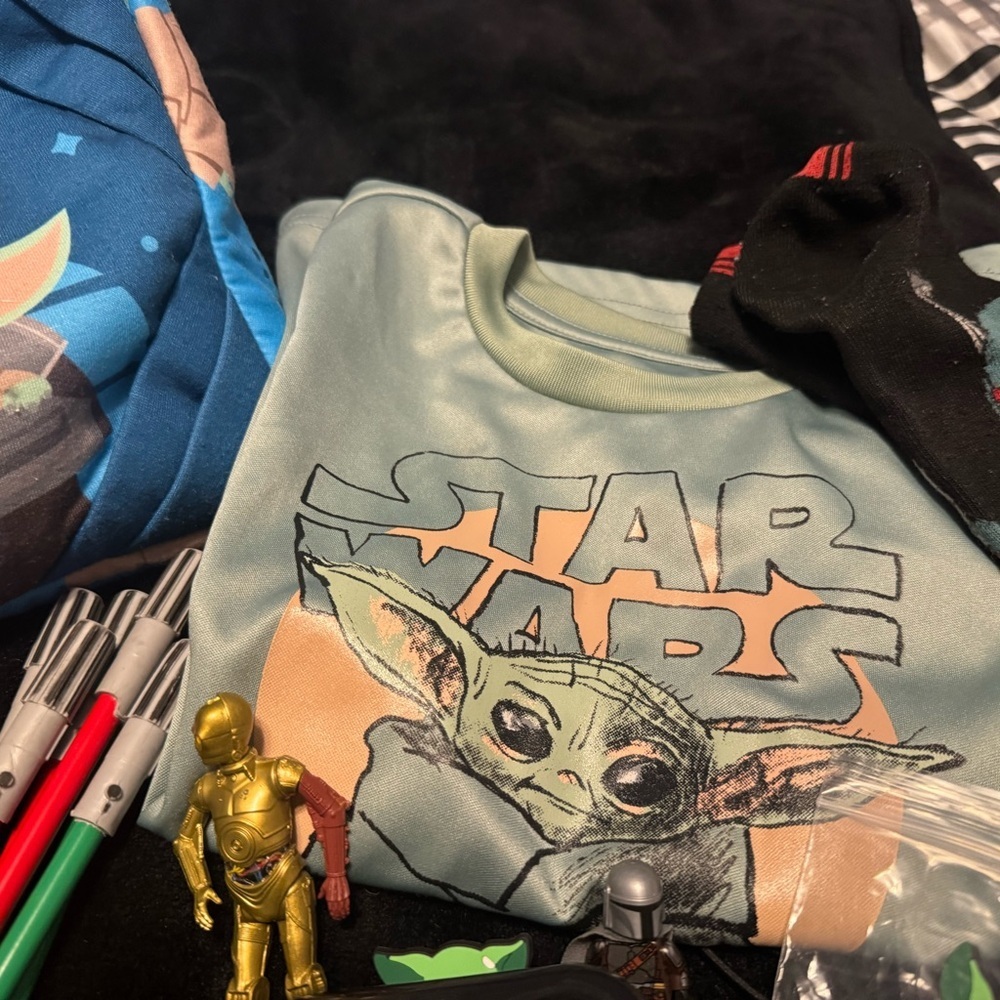 Star Wars Themed Collection with Accessories - Picture 8 of 11